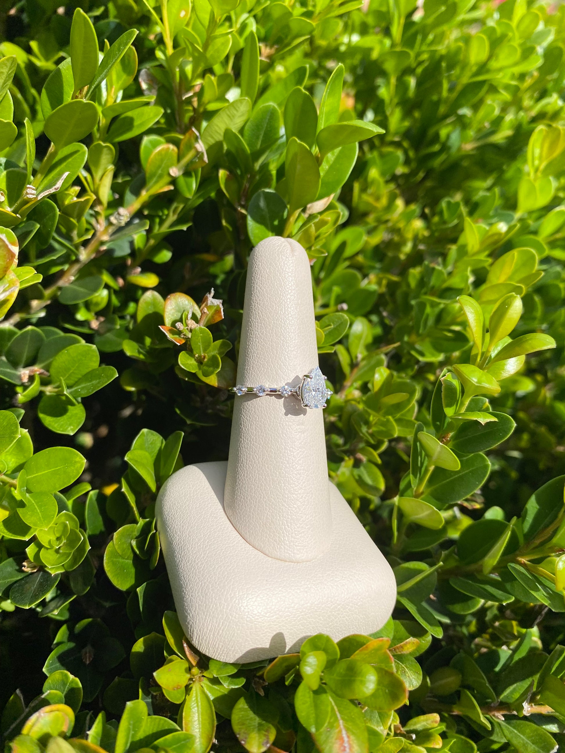 14k White Gold Pear Solitaire Station Band - The Village Jeweler