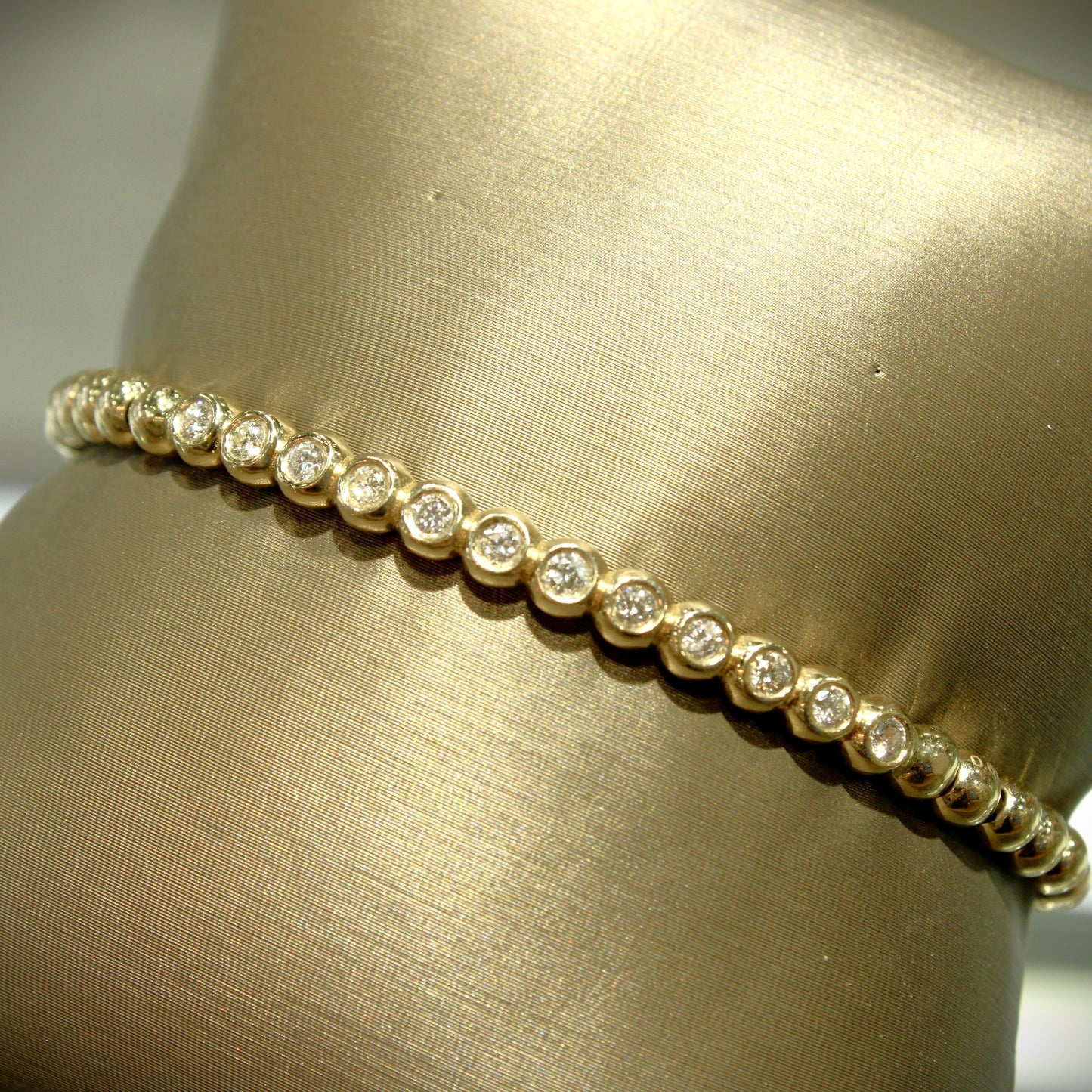 Bezel Set Diamond Stretch Bracelet