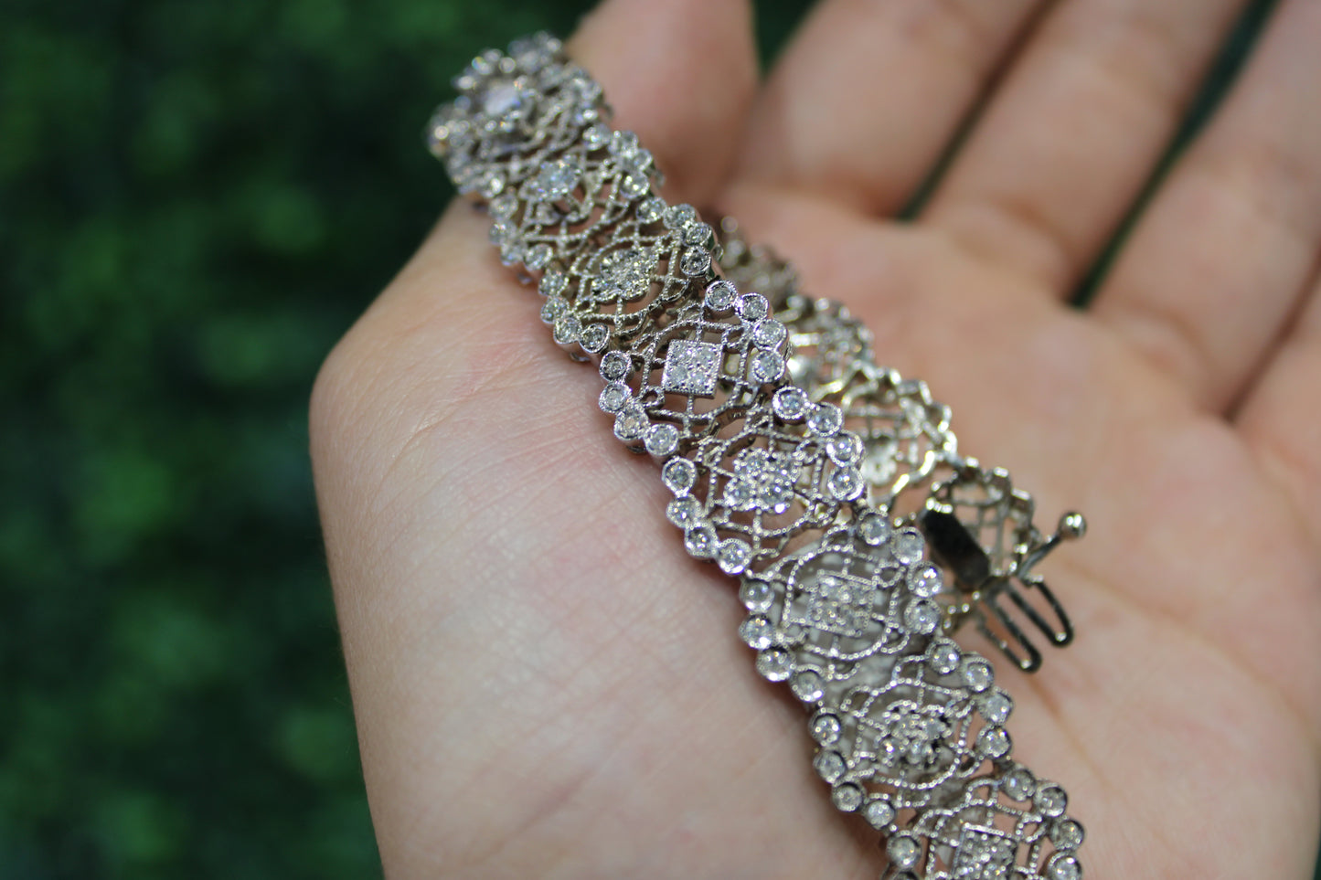Estate 18k Vintage Lace-Patterned Bracelet
