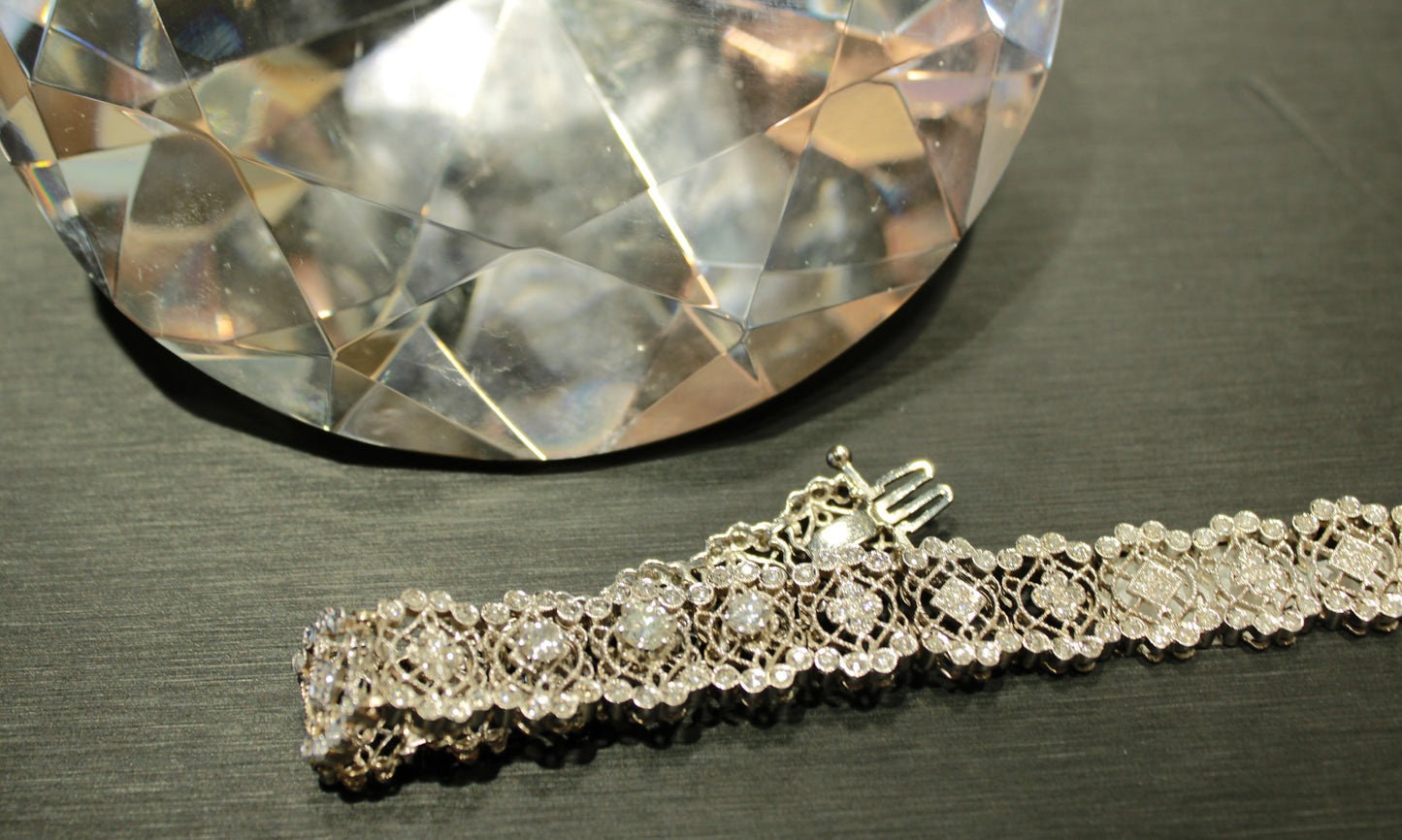 Estate 18k Vintage Lace-Patterned Bracelet