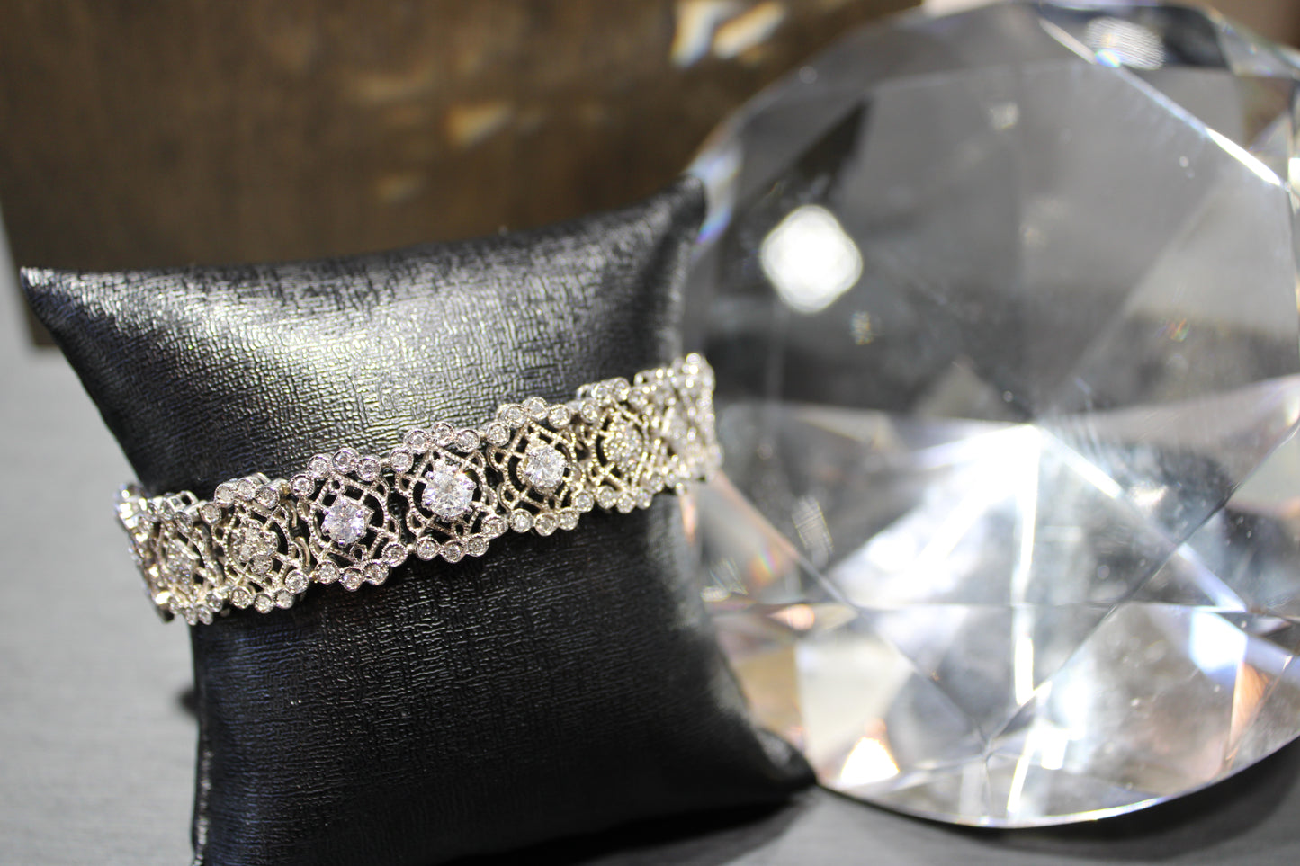 Estate 18k Vintage Lace-Patterned Bracelet